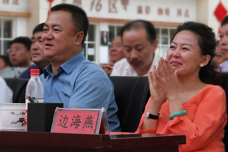 党彦宝和他妻子边海燕（图片左侧为党彦宝，右侧为妻子边海燕）