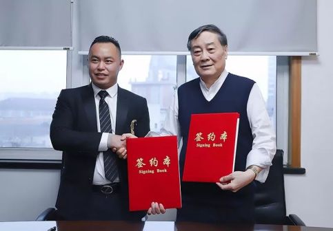 怡健国际董事长陈海军与宗庆后