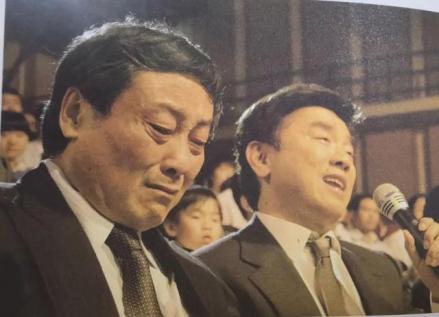参加凤凰卫视等举办的"众志成城-抗震救灾特别节目