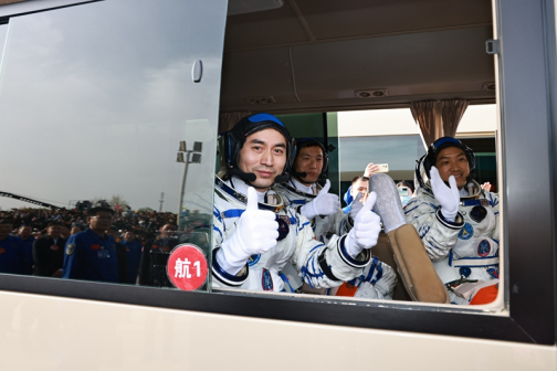 左起：叶光富、李广苏、李聪