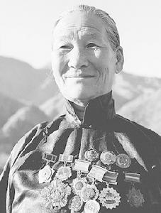 戎冠秀
