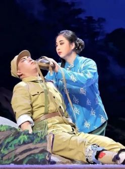 2024年京剧《红嫂》剧照2