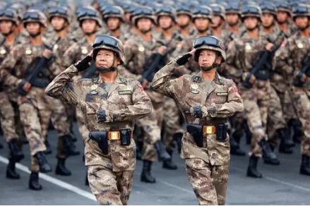 阅兵方队领队夏俊友少将、刘卫星少将