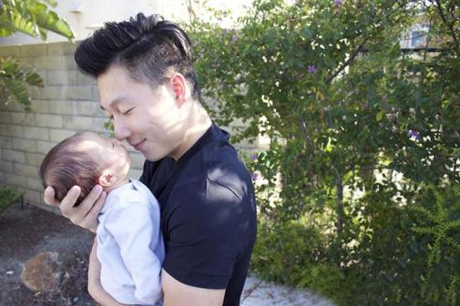 李小鹏抱儿子奥利奥