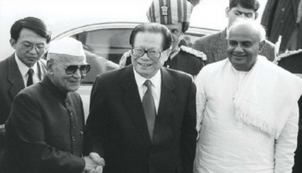 江泽民主席和印度总统尚卡尔达亚尔夏尔马