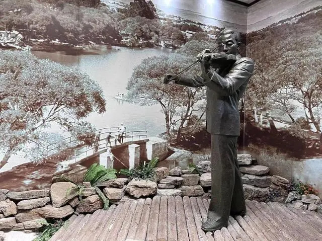 昆明西山聂耳纪念馆内雕塑 