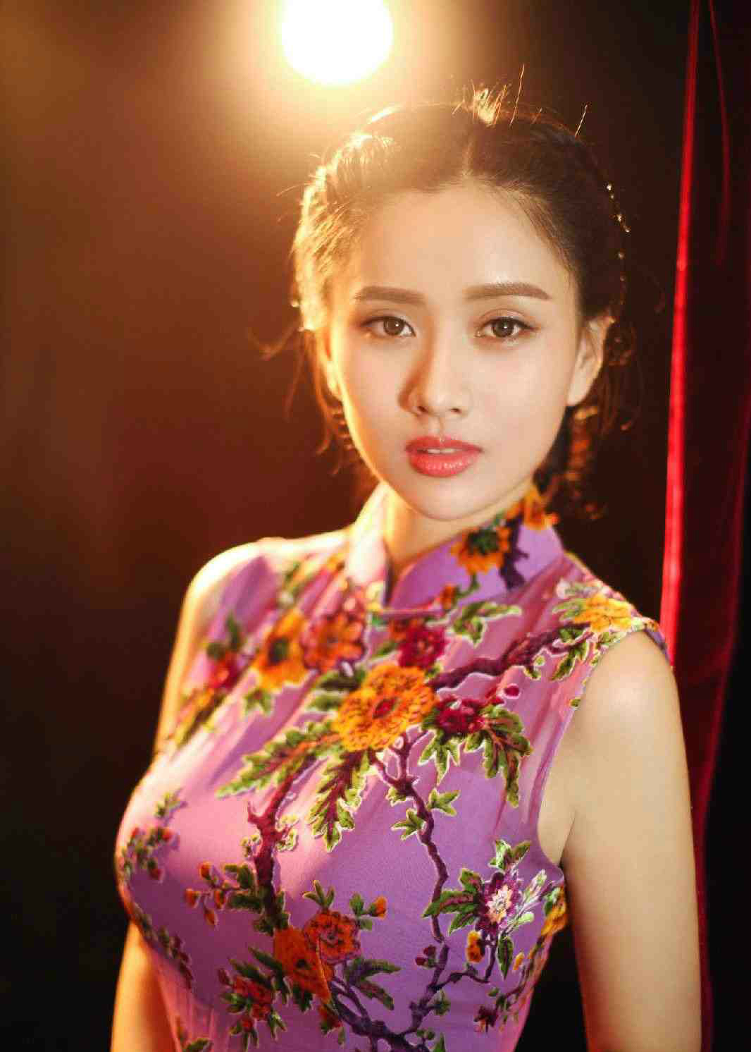 梁缘的图片