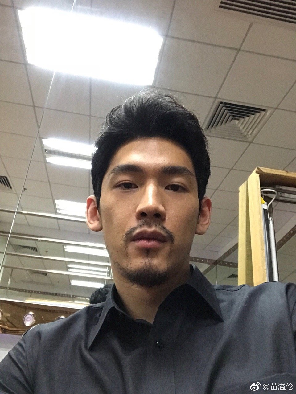 苗溢伦的图片