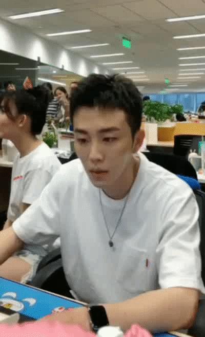 贺鹏的图片