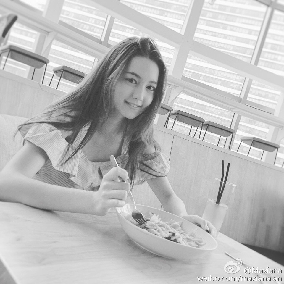 李思彤的图片