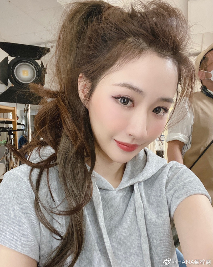 菊梓乔的图片