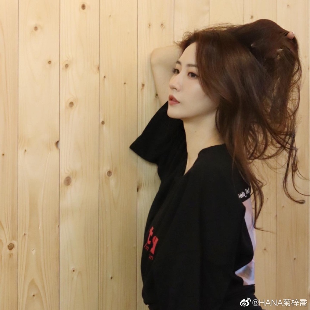 菊梓乔的图片
