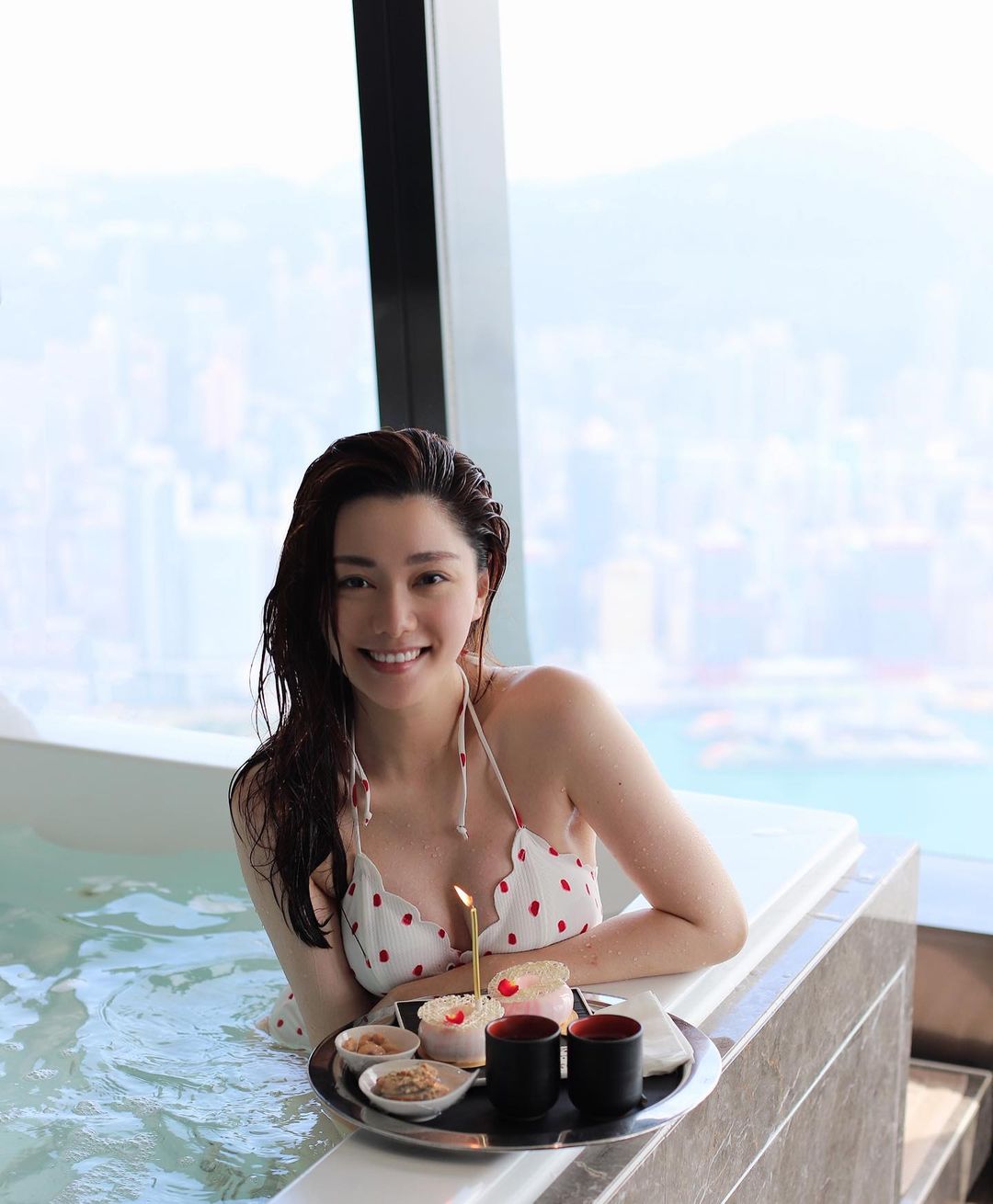 汤洛雯的图片