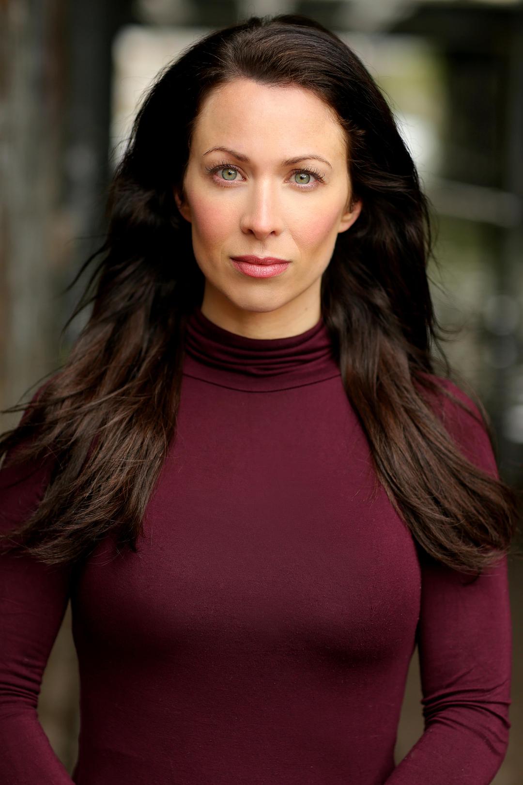 Laura Higgins的图片