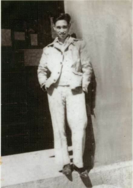 1939年冬，摄于西南联合大学宿舍前