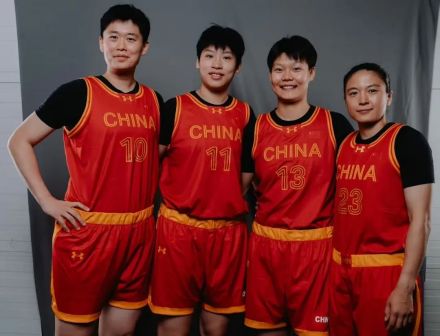 张芷婷（左一）巴黎奥运会无缘四强