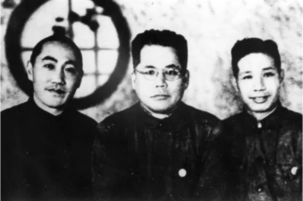 1950年，丁瓒与恽子强（中）、刘瑞龙（左）重逢
