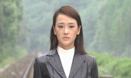 《爱本无罪》中饰演吴依凡