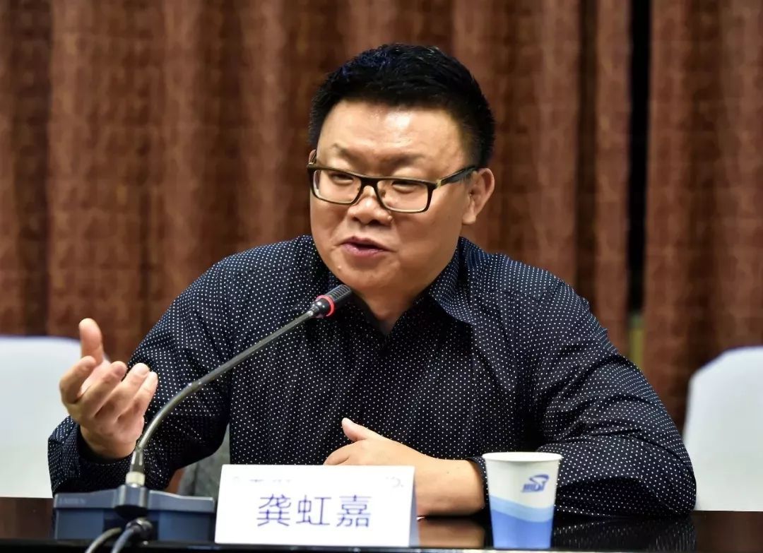 龚虹嘉参加华中科技大学计算机学院大楼仪式图