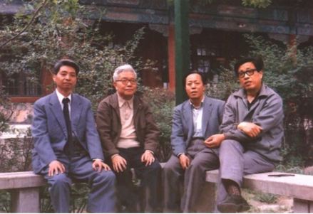 1993年，席泽宗（左2）与同事合影