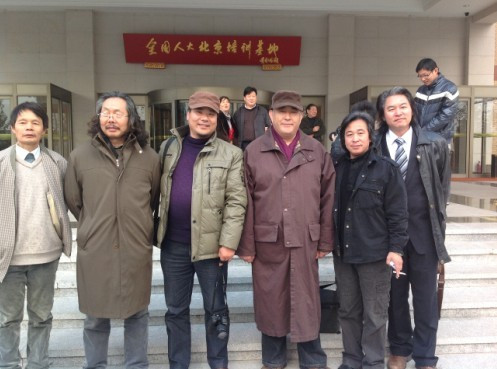 范杨工作室画家为人民大会堂绘画留影