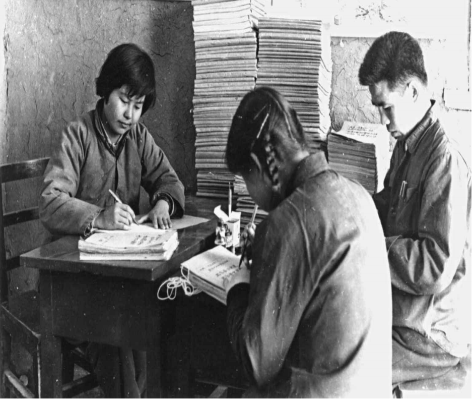 1964年，在敦煌文物研究所工作 