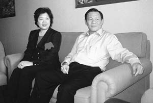 陈江和与太太黄瑞娥