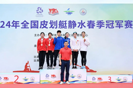 俞诗梦（后右三）获女子500米双人皮艇金牌