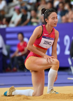 中国选手曾蕊在试跳后