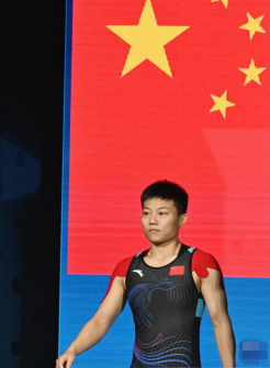 中国选手庞倩玉在比赛前出场