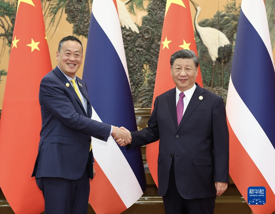 习近平会见泰国总理赛塔  