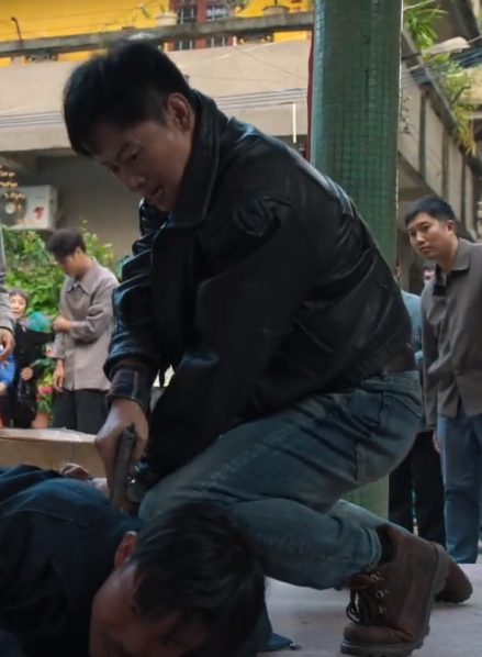 李响压制嫌疑人