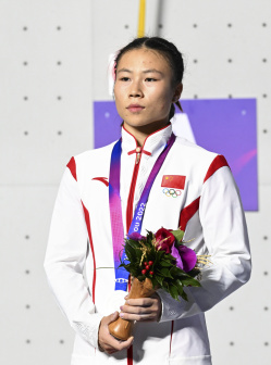 杭州第19届亚运会女子攀岩个人速度决赛银牌-邓丽娟