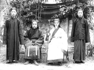 牛兆濂照片（从左数第三位）