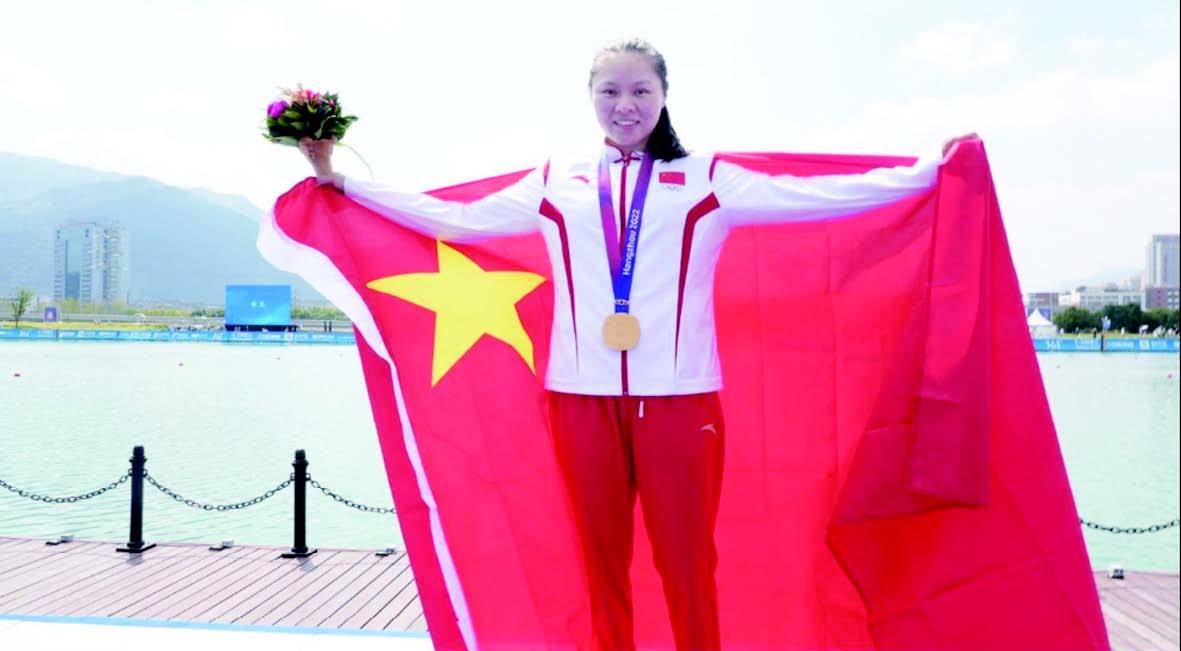 杭州亚运会，俞诗梦和队员们斩获女子200米直道竞速金牌