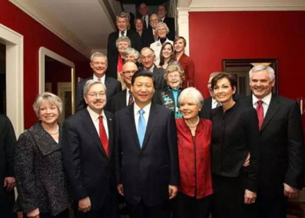 布兰斯塔德（前排左二）与习近平