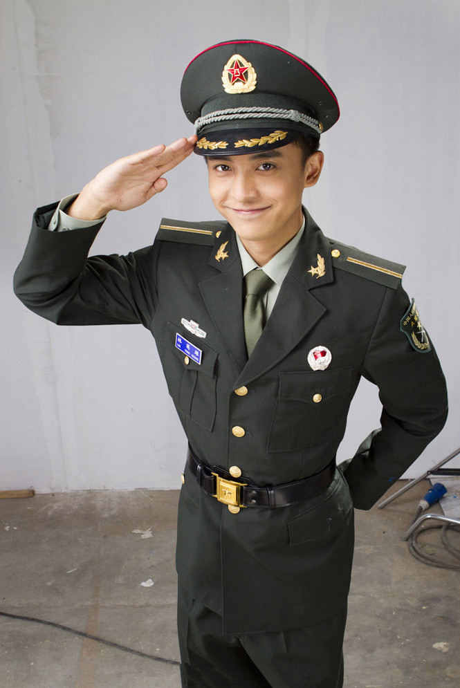 李佳航的图片