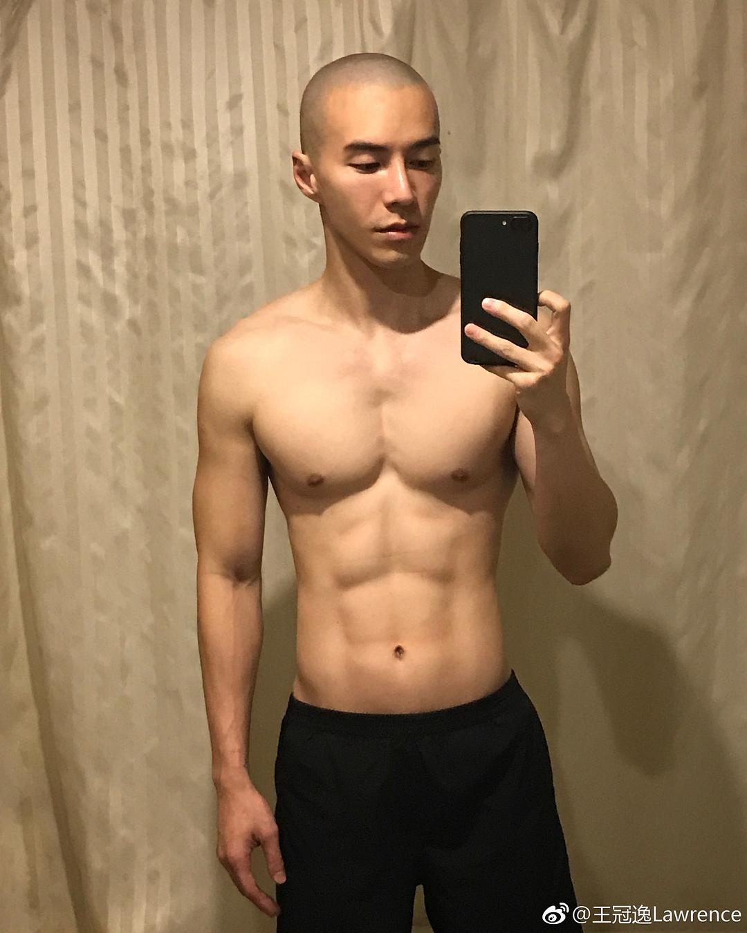 王冠逸的图片