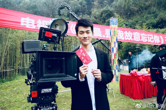 靳锦的图片