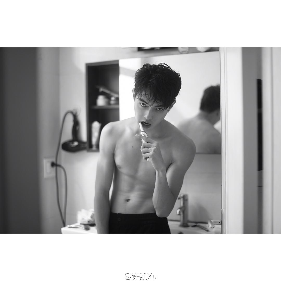 许凯的图片