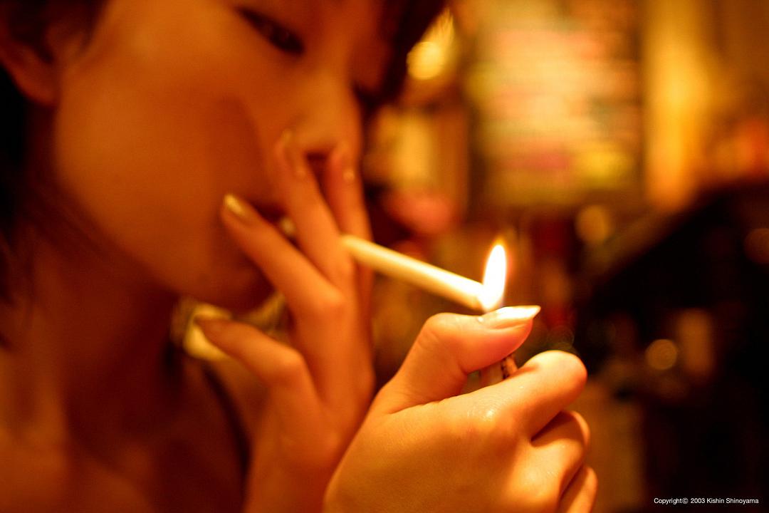 青木理央的图片